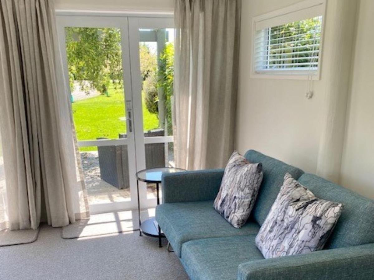Amuri Villas Clive Exteriör bild
