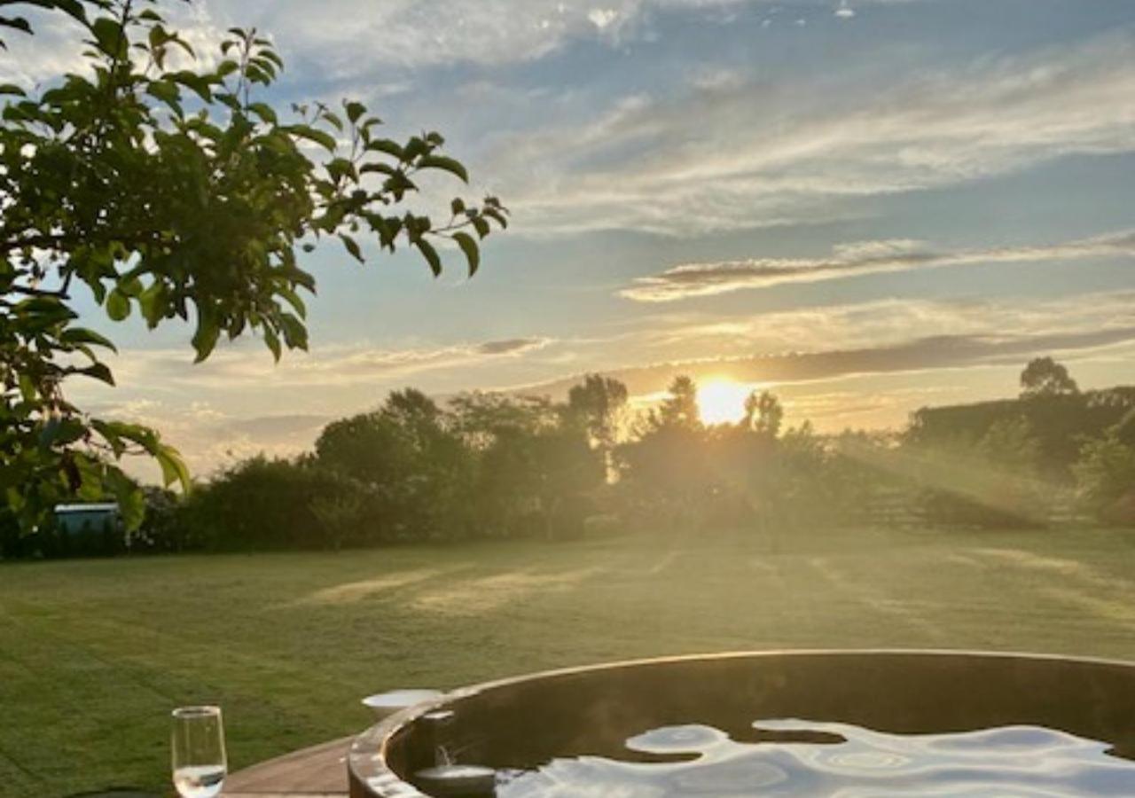 Amuri Villas Clive Exteriör bild